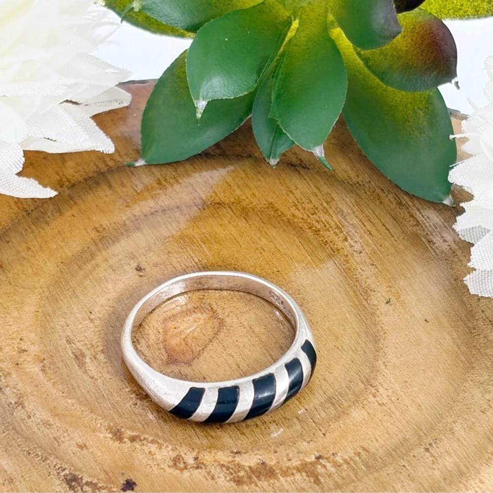 Sterling Silver 925 Vintage Ring Size 8 3/4 9 Black Onyx Inlay Southwest Estate